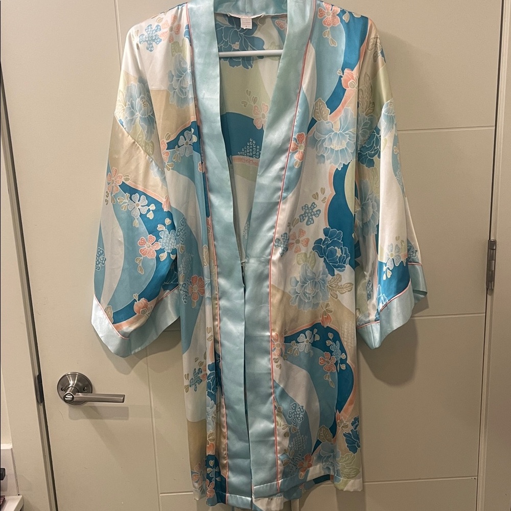 Oscar De la Renta Pink Label: Floral Satin Kimono Robe - Picture 5 of 8